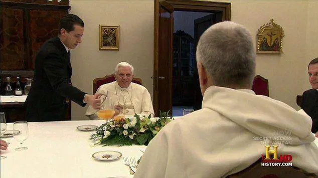 Pianoforte e aranciata 
ecco come si rilassa 
Papa Benedetto XVI