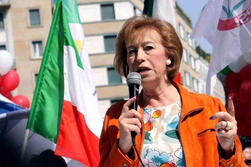 Ecco i sondaggi del Pdl.  La Moratti vince subito e il Terzo polo è al 4%