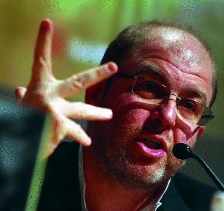 Gramellini sul palcoscenico del «Modena» parla dei suoi libri, di musica e dellItalia