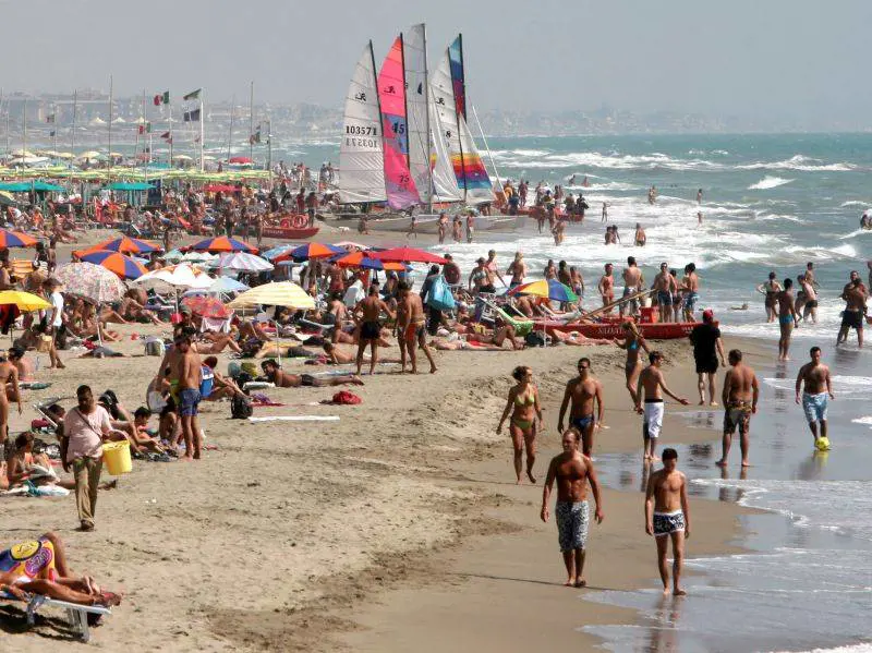 Spiagge date ai privati,  
la Ue contro il decreto: 
"Viola regole di mercato"