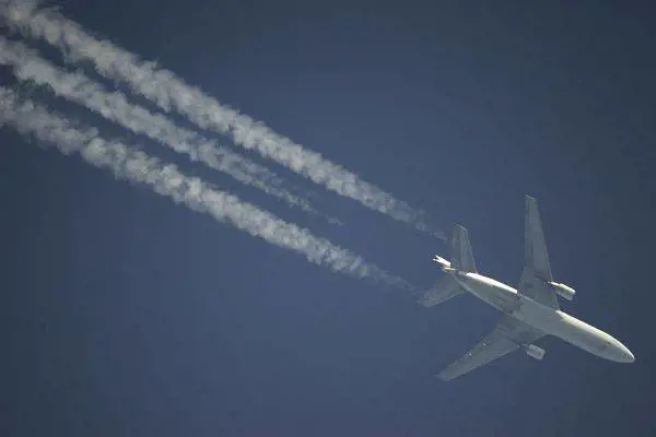 Indonesia, precipita in mare un aereo di linea 
Nessuno è sopravvissuto tra i 27 passeggeri