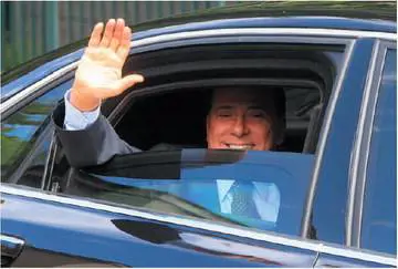 Processo Mills, Briatore scagiona Silvio in aula:  
dall'avvocato inglese strani giri sui miei conti