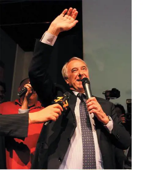 Pisapia, l'inno di Potere operaio per festeggiare in piazza