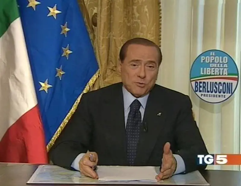 La carica di Berlusconi: 
"Mai città agli estremisti"