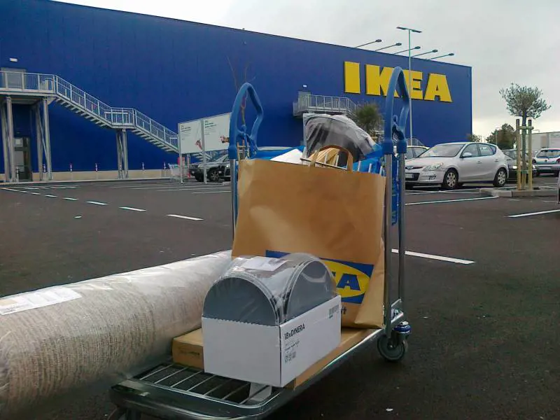Ikea di Napoli, reparto montaggio truffe