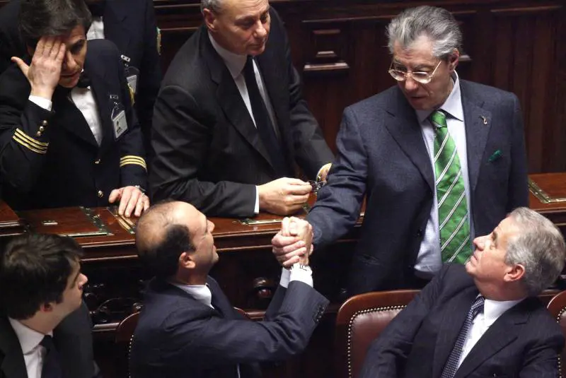 Berlusconi scende in campo per la riscossa  
Oggi vertice tra Pdl e Lega su tasse e ministeri