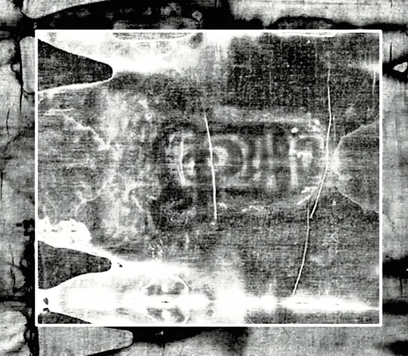 Sindone, scoperta choc: 
spunta la firma di Giotto