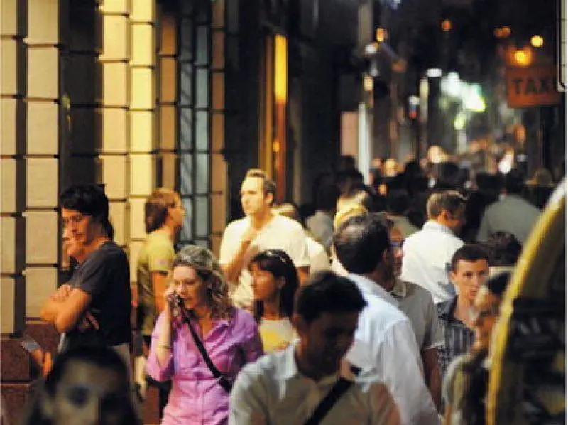 Negozi aperti la domenica  
Cari commercianti,  
adesso non abbiate paura