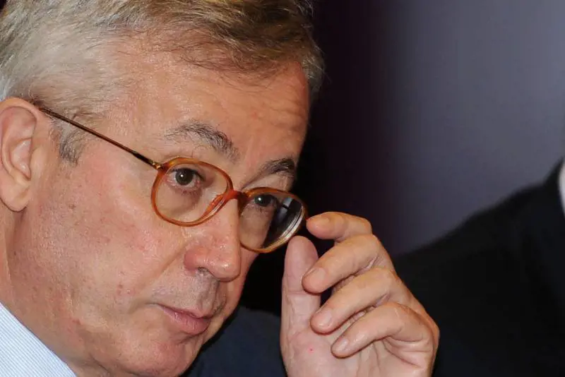 Tremonti: "I tagli alla politica riforma vera"