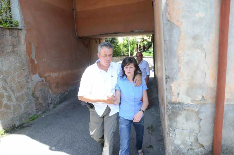 Gli amici e i parenti di Roberto straziati dal dolore