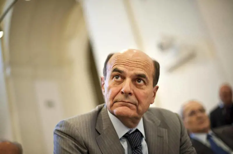 Bersani prova la spallata 
"Serve subito una svolta 
per affrontare la crisi..."