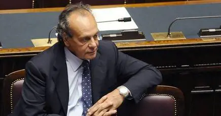 Crisi, Nitto Palma annulla le vacanze