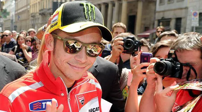 Londra, Valentino Rossi 
questa volta va fuori giri: 
"Io sto con i contestatori"