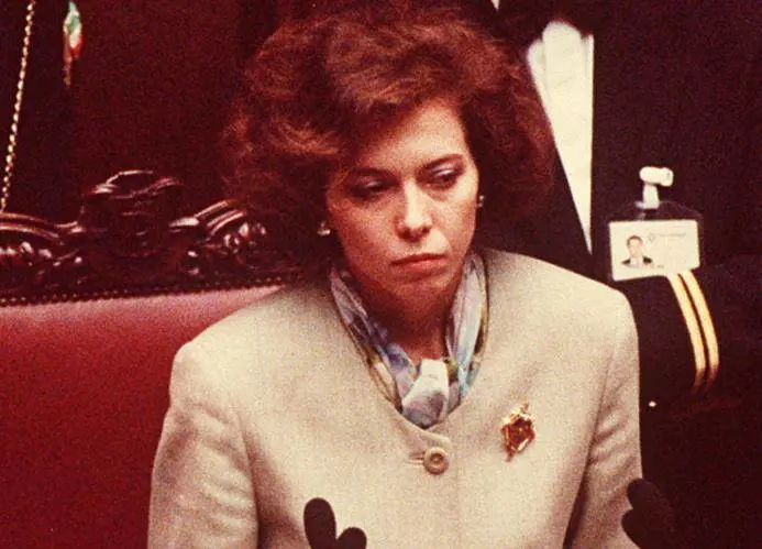 «Ho lasciato lauto blu, giro in autobus»