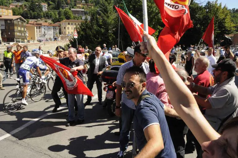 Ferrero e compagni 
tentano di bloccare 
il "Giro della Padania"