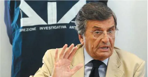 I record delle toghe di Napoli: 
flop, sprechi e irregolarità