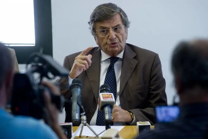 Per i pm i deputati si arrestano tra di loro