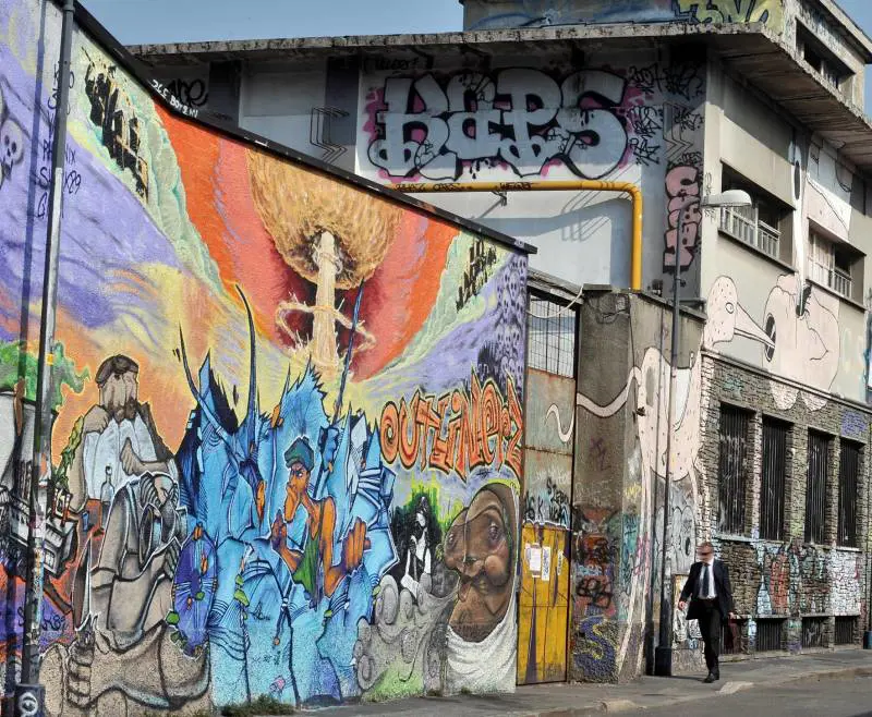 Chiudere i centri sociali che non isolano i violenti