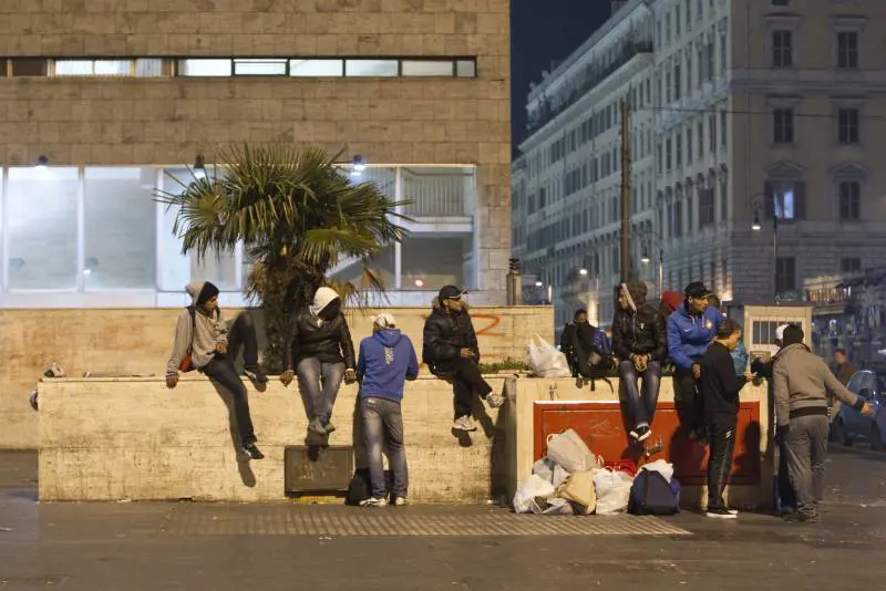 Toscana, il borgo dei supermilionari si ribella: 
quei profughi di lusso pagati per bighellonare