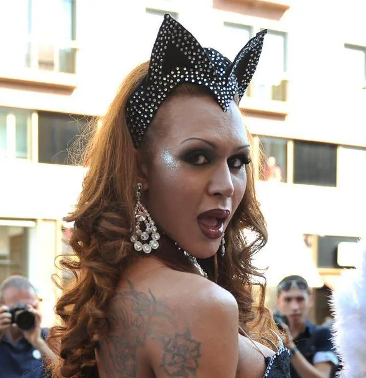 La mostra dei trans finanziata coi nostri soldi 
Ecco i costi del politicamente corretto a Milano