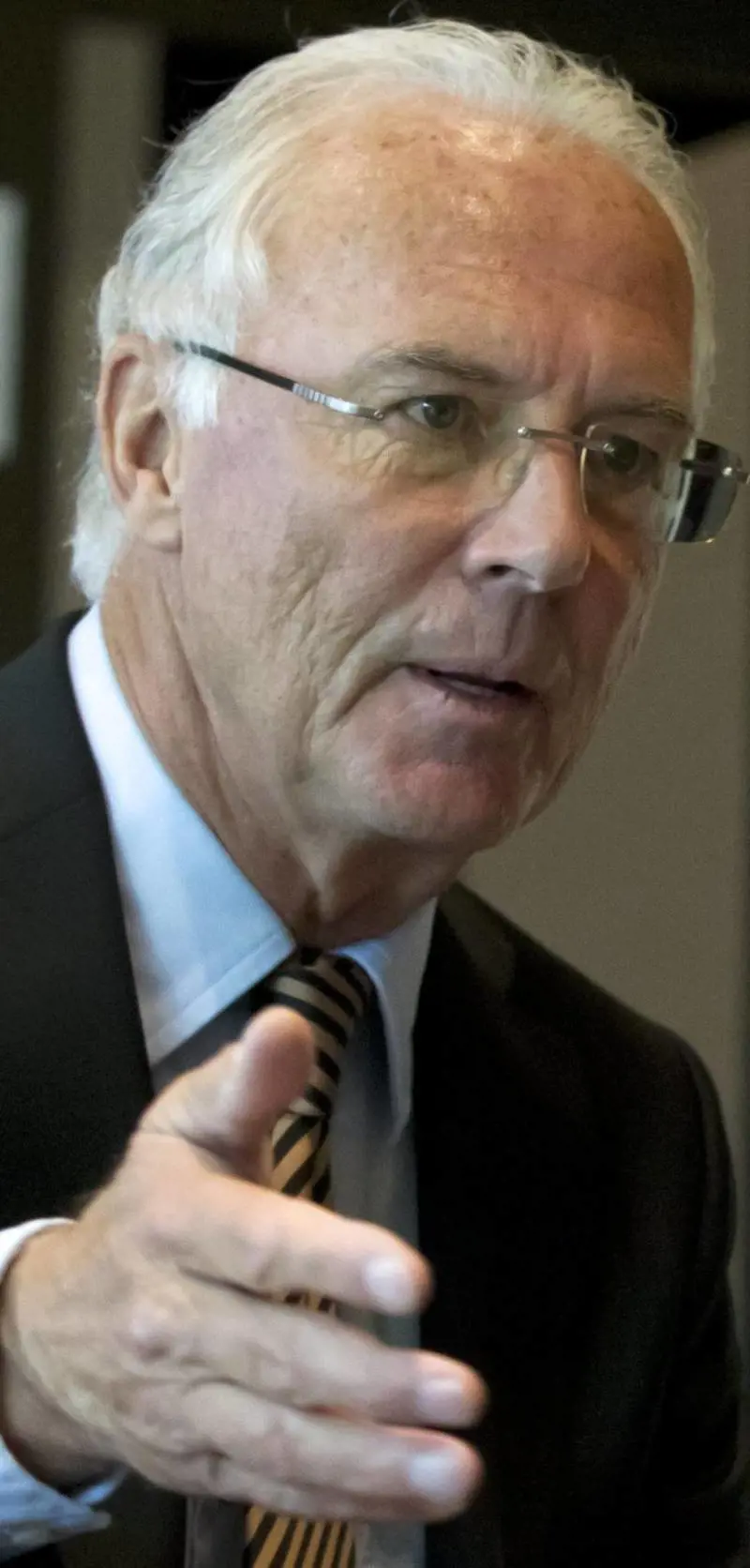 Beckenbauer, Pelè e Charlton: «La Fifa vieti liPad in panchina»