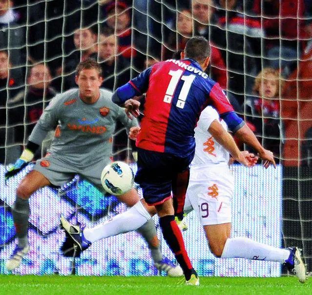 La notte di Marassi si colora di rossoblù