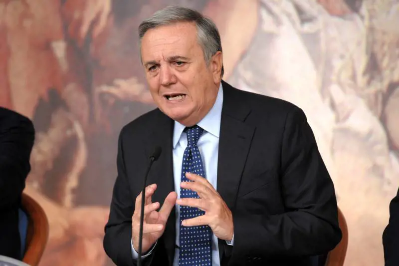 Sacconi lancia l’allarme: "Ho paura  Sull’articolo 18 rischio terrorismo"