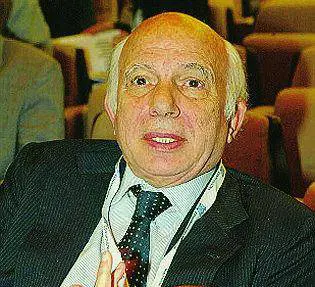 Al mercato di Cirino Pomicino «Moggi» del ribaltone anti Cav