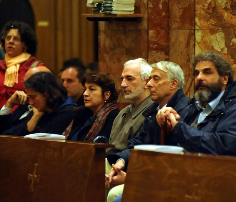 Pisapia contestato: «Le responsabilità? Chiedetene conto a chi cera prima»