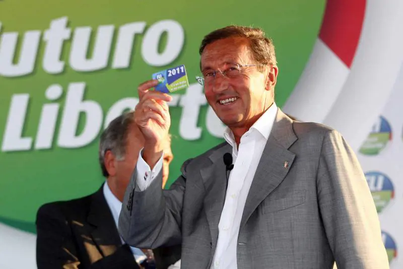 L'onnipresente Fini adesso fa campagna elettorale in tv Oggi in Rai, poi da Santoro