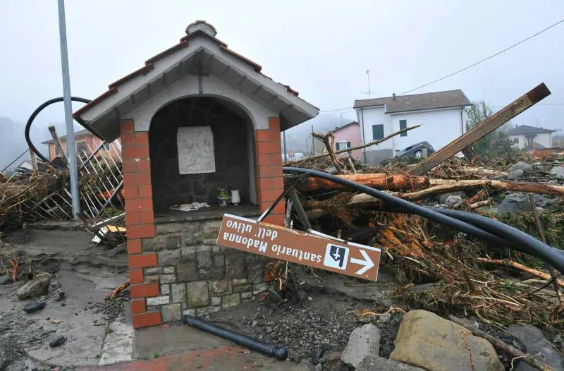 Il Peppone di Pignone che mette in salvo la Madonnina caricandosela sulle spalle