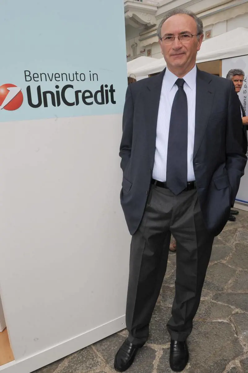 Unicredit, aumento durto da 7,5 miliardi