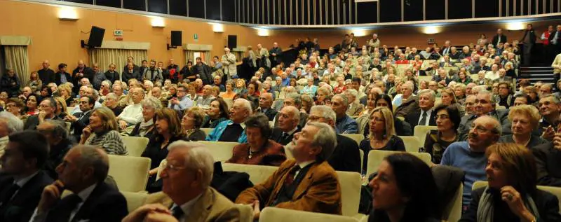 Parola per parola gli «insulti» lanciati da Fini ai suoi fan