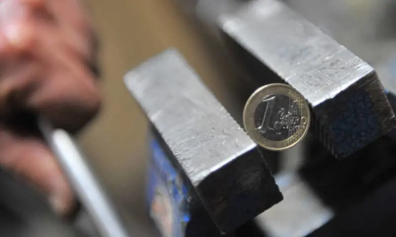 Il ritorno della lira  può farci uscire dalla crisi economica