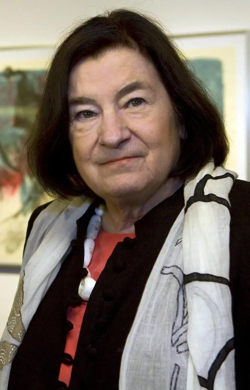 Una scrittrice aggrappata al Muro