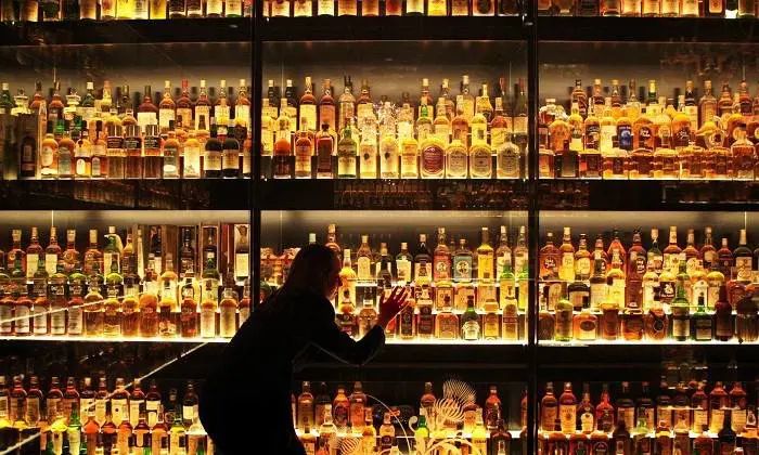 Whiskey, esportazioni record Ma la Scozia teme l'alcolismo