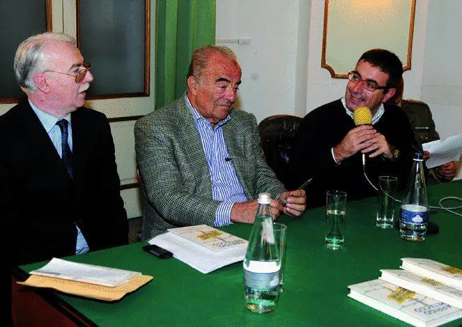 Babbo Natale a Santa fa un sacco di regali, ma porta via lospedale