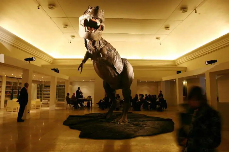 In coda per la preistoria  E' boom di visitatori  alla mostra dei dinosauri