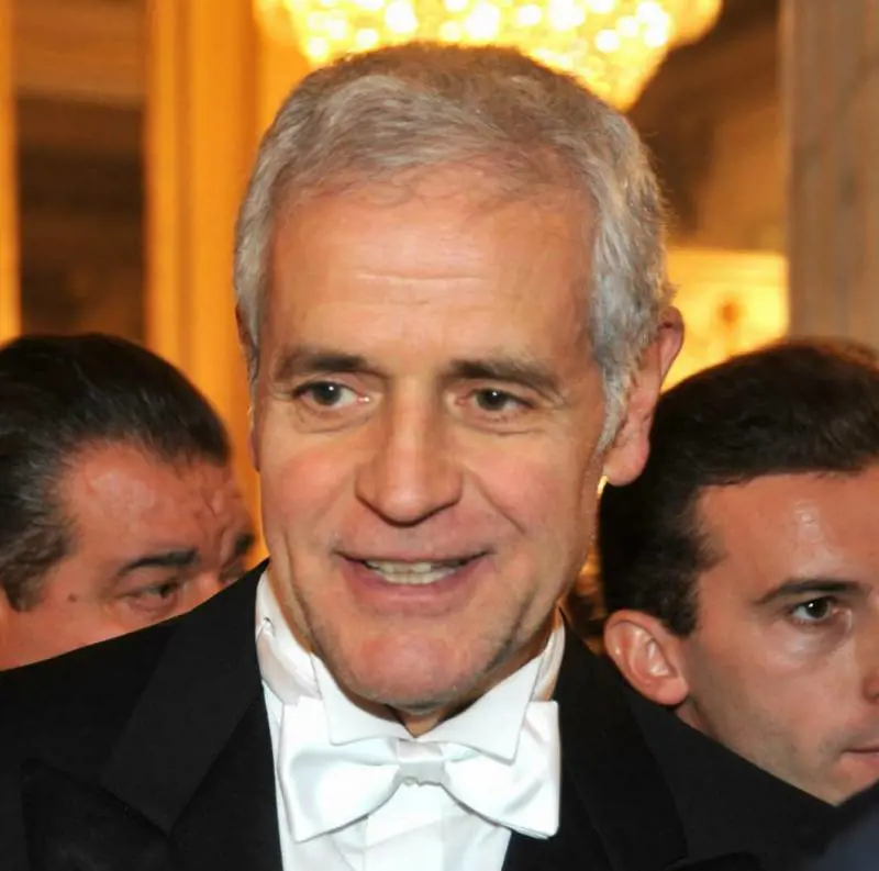 La messa in scena della sobrietà intristisce anche il Don Giovanni