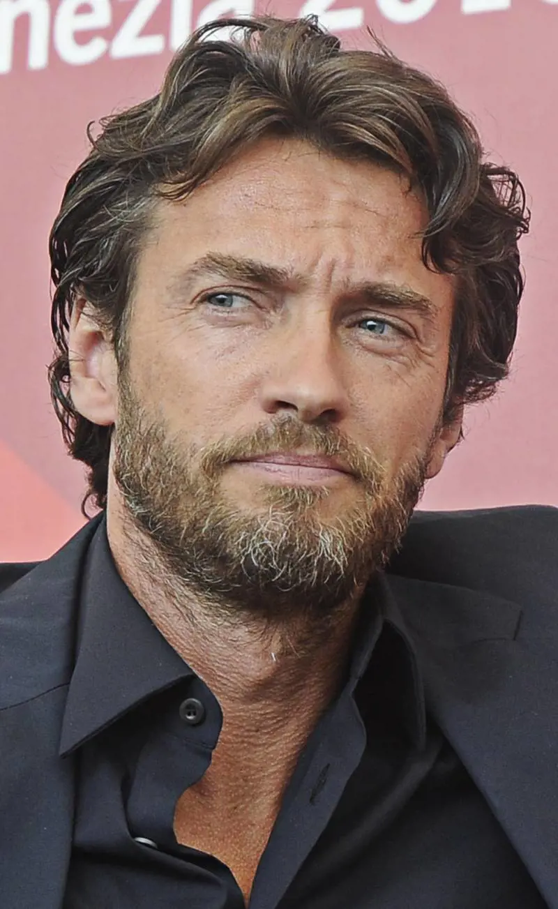 Lattore su Canale 5 in «I cerchi nellacqua», poi sarà Walter Chiari su Raiuno