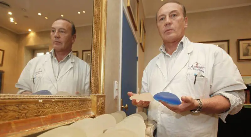 In 30mila rischiano la morte per i seni rifatti