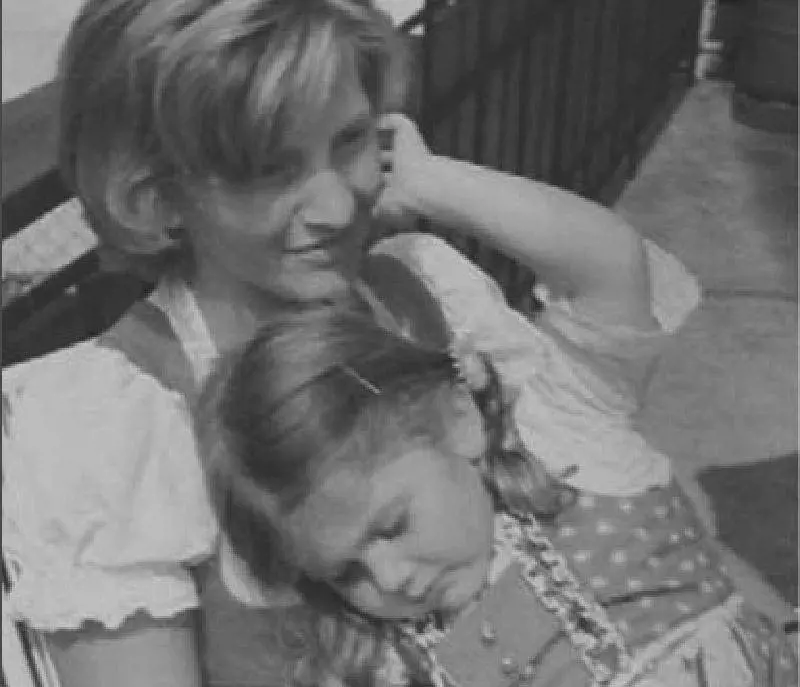 «Nel ’70 avemmo una figlia Potresti farti vivo? Grazie»