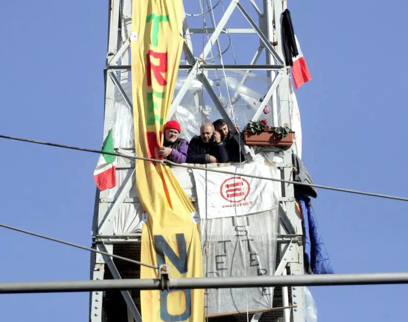 La Cgil non firma gli accordi  se ci sono operai da salvare
