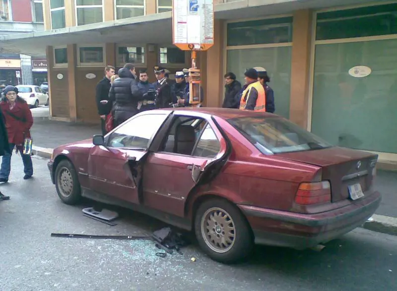 Auto sospetta fatta saltare dagli artificieri