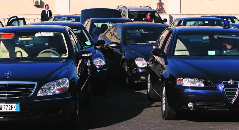 Se per le previsioni del tempo serve l’auto blu