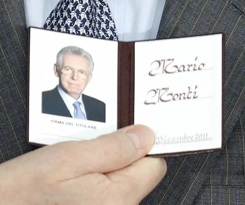 Tra i giornalisti è rivolta per Monti collega dufficio