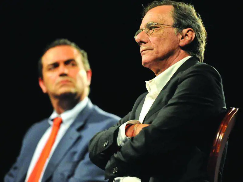 Napoli, Vecchioni lascia   il Forum delle culture 2013 E Giggino ora canta da solo