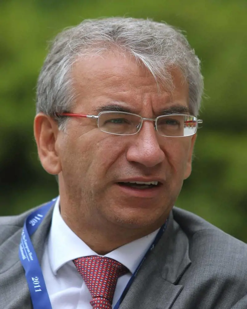 Adesso Unicredit simpenna: i grandi mangiano i piccoli