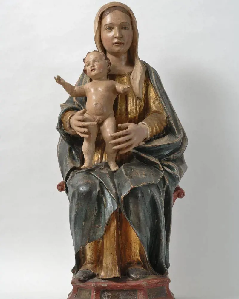 A bocca aperta per la mostra delle statue sacre