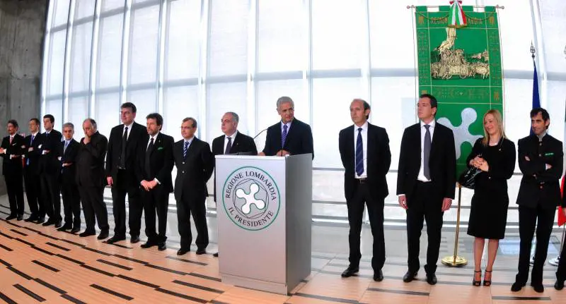 Formigoni cambia la squadra con due donne